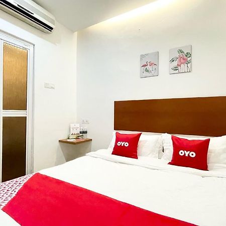 Oyo 90334 Mawlaya Hotel Bayan Lepas Eksteriør billede