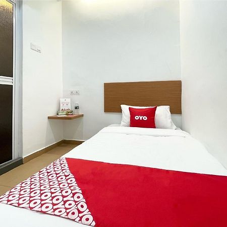 Oyo 90334 Mawlaya Hotel Bayan Lepas Eksteriør billede