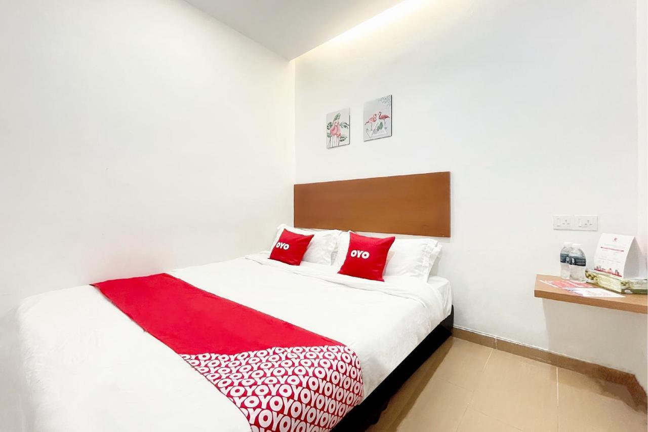 Oyo 90334 Mawlaya Hotel Bayan Lepas Eksteriør billede