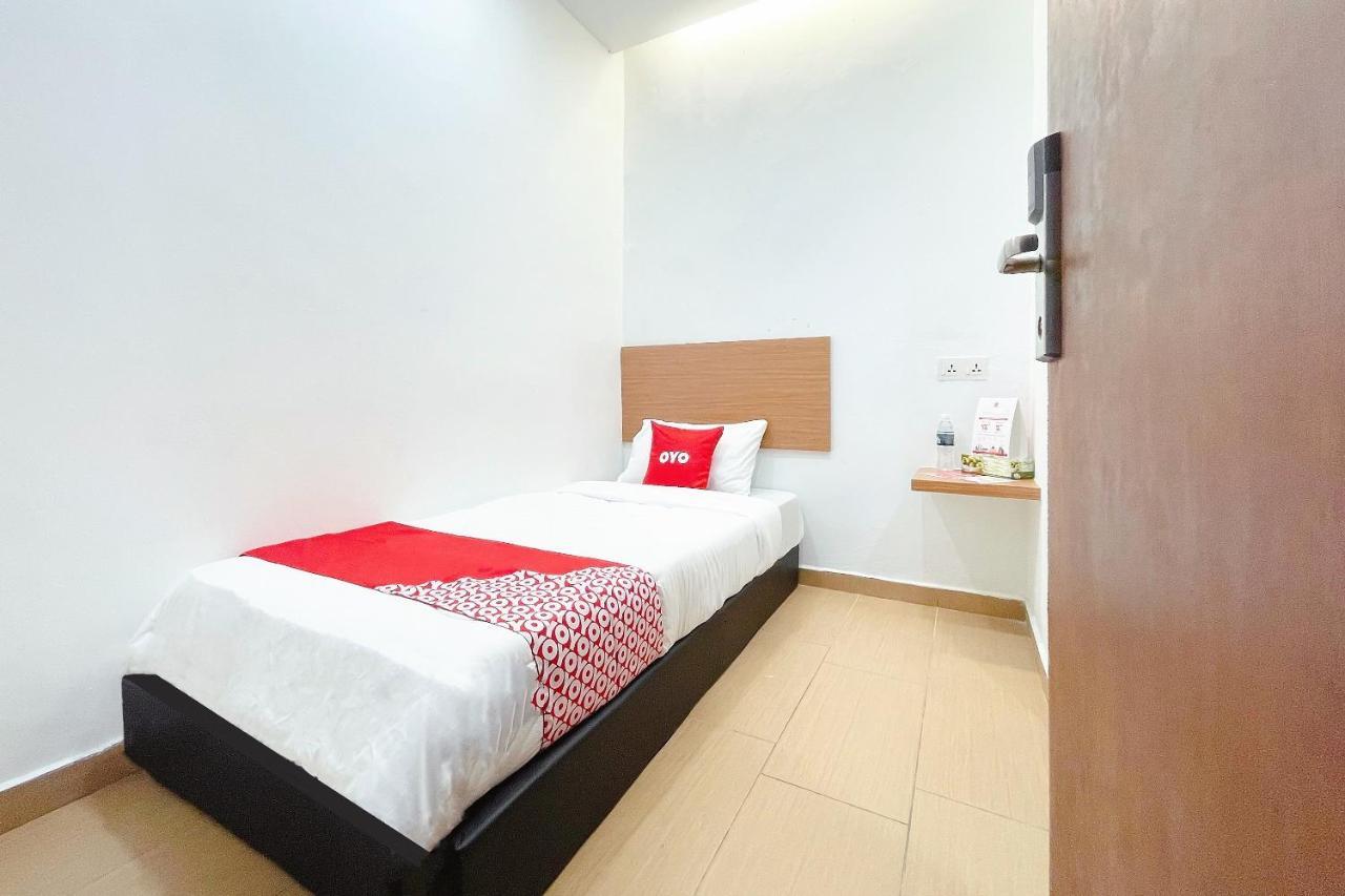 Oyo 90334 Mawlaya Hotel Bayan Lepas Eksteriør billede