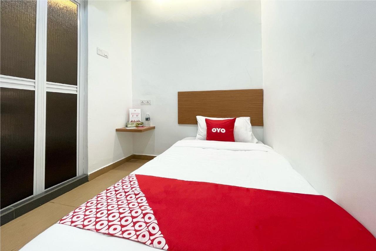Oyo 90334 Mawlaya Hotel Bayan Lepas Eksteriør billede