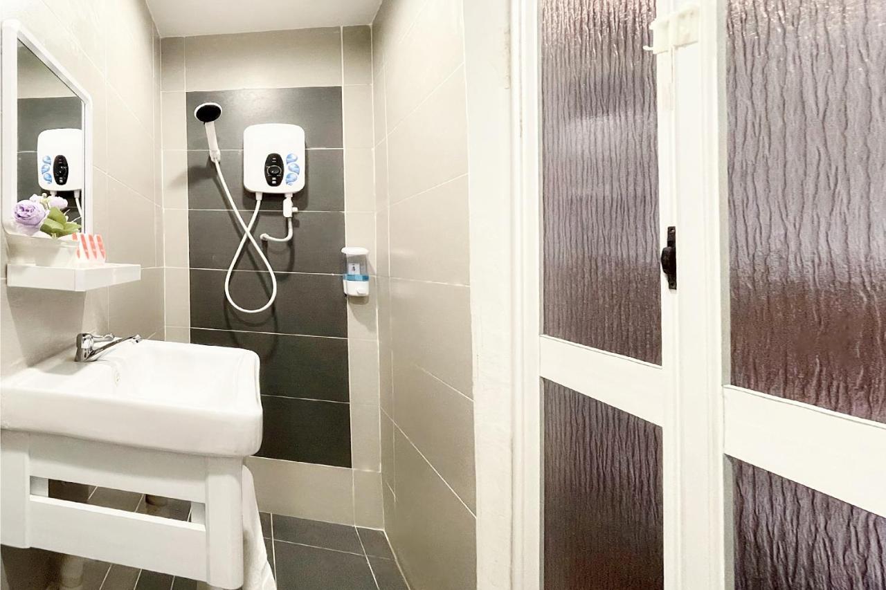 Oyo 90334 Mawlaya Hotel Bayan Lepas Eksteriør billede