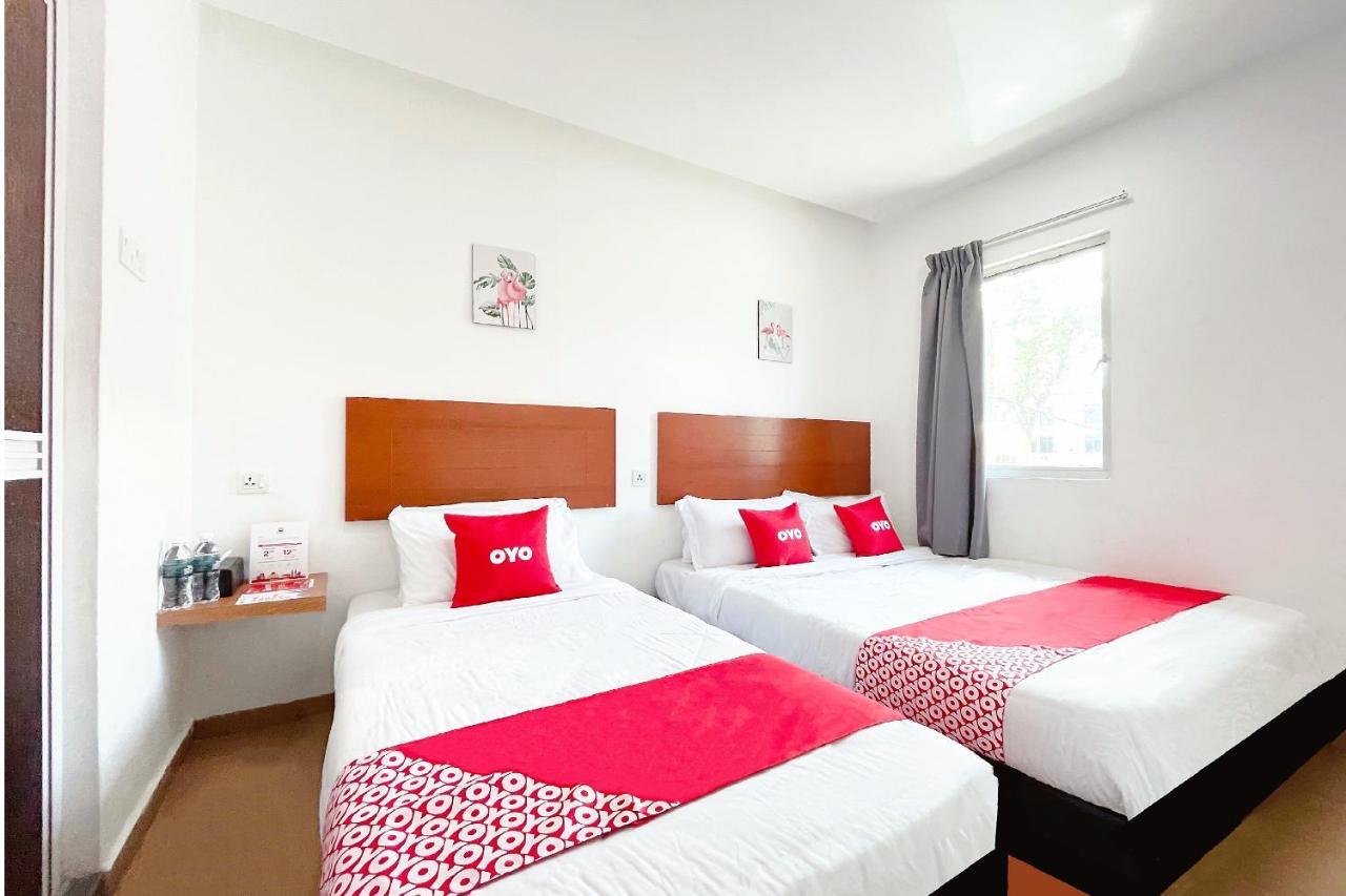 Oyo 90334 Mawlaya Hotel Bayan Lepas Eksteriør billede