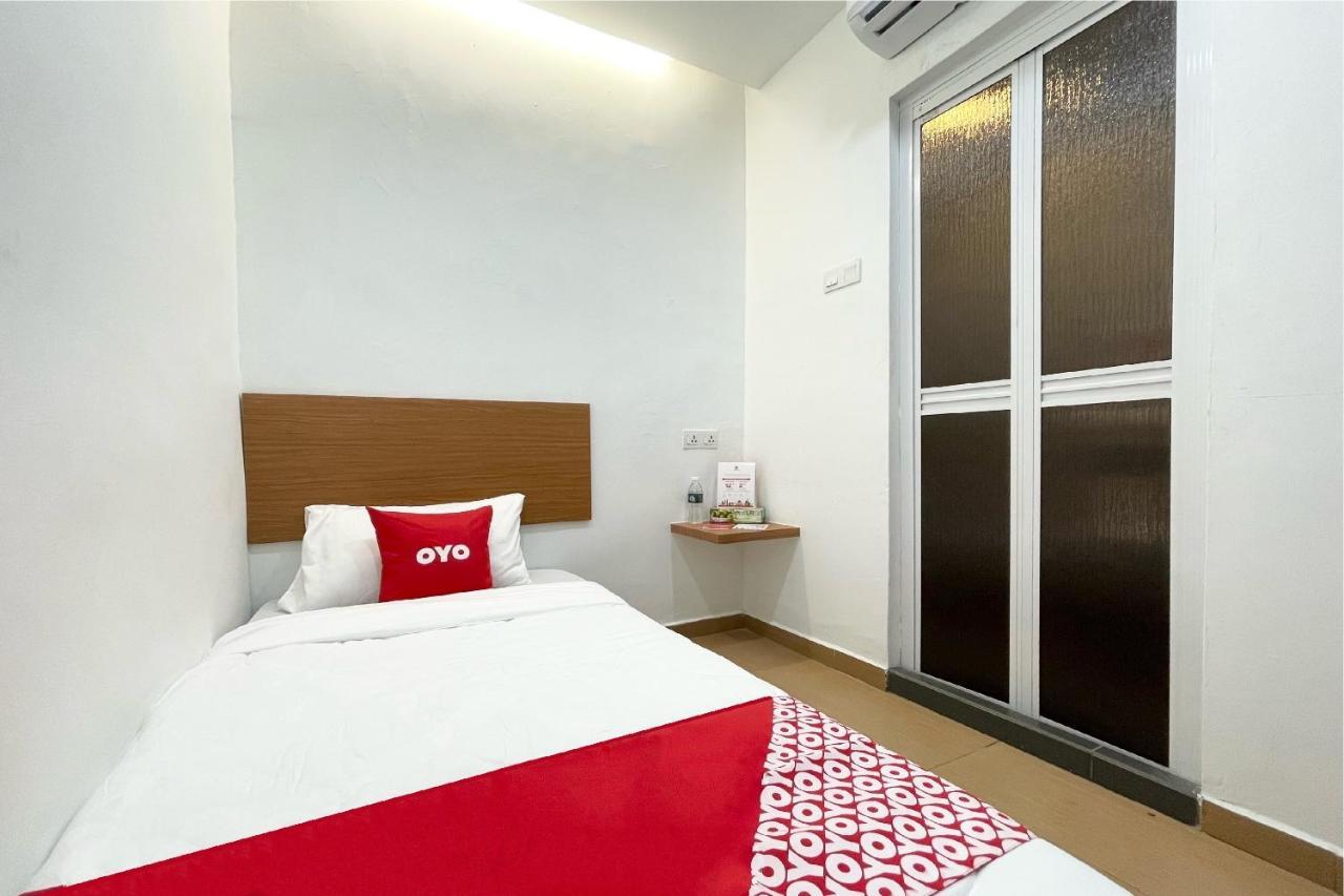 Oyo 90334 Mawlaya Hotel Bayan Lepas Eksteriør billede